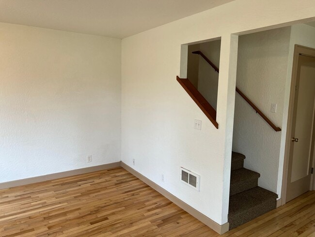 Building Photo - 3 Bed, 1.5 Bath near Rose Garden and Willamette River bike path in Whiteaker