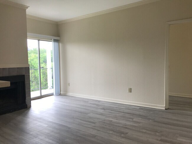 Building Photo - Great Location 2/2 BACKS TO NORTHEN WALNUT CREEK TRAIL