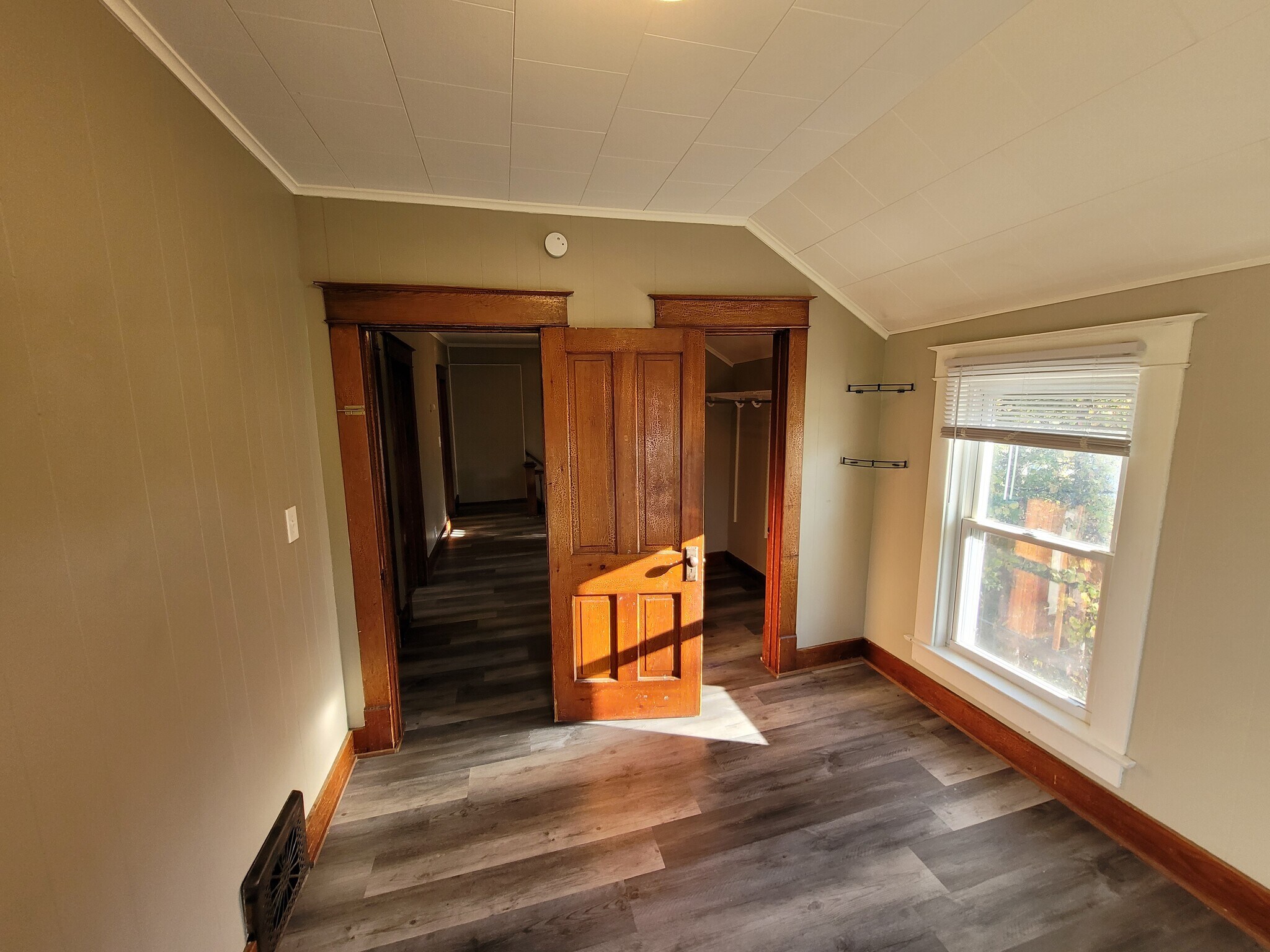Building Photo - 818 6th Ave