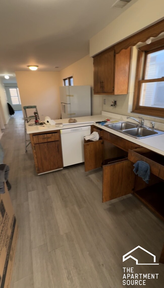 Building Photo - 6323 W Fullerton Ave