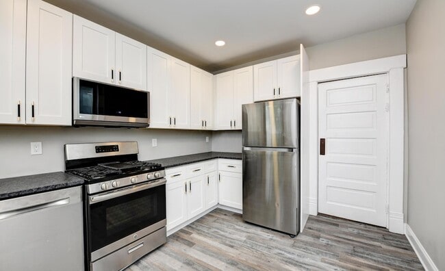 Building Photo - 1050 Oak St