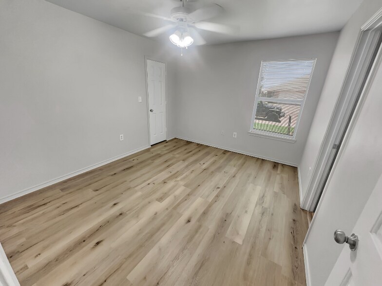 Building Photo - 511 N Brentwood Ave