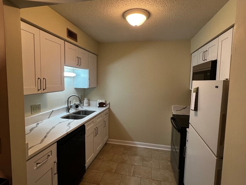 Building Photo - 3213 Heathstead Place