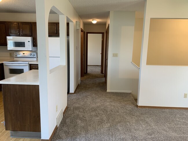 Building Photo - 800 Vassar Cir