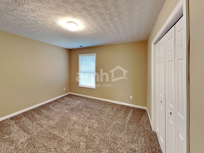 Building Photo - 123 W Skyline Vw