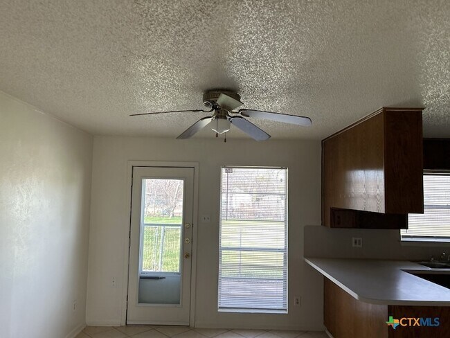 Building Photo - 1811 Janis Dr