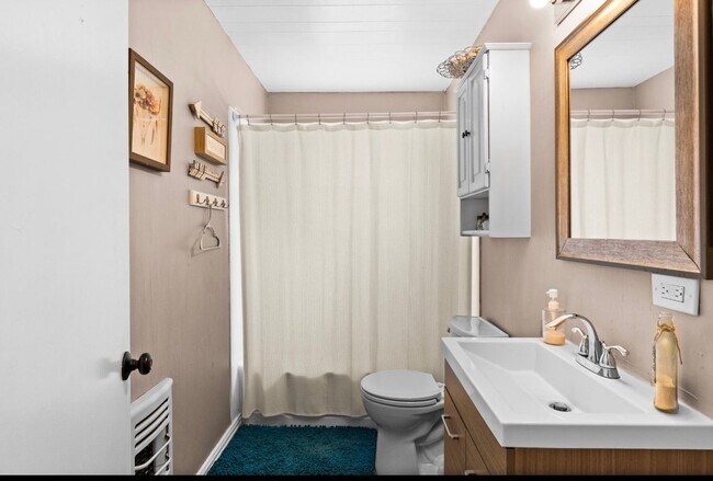 Building Photo - AVAILABLE BEGGINING OF JUNE ; APPLY ON OUR WEBSITE TODAY!!!