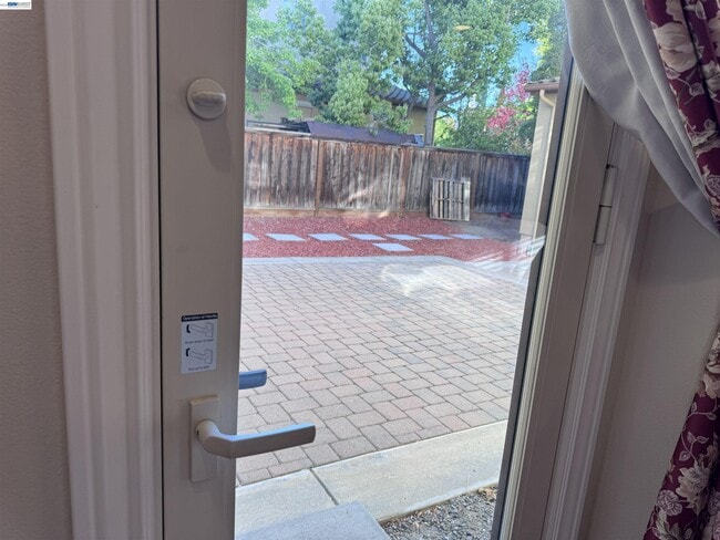 Building Photo - 7875 Kennard Ln