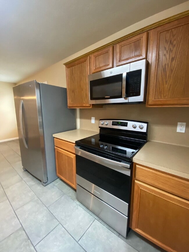 Building Photo - Spacious 4Bed, 2.5 Bath plus Bonus Room, 2-story home in the desirable Remington Grove community!