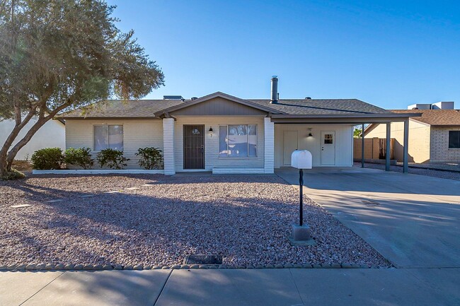 Building Photo - Charming Tempe home with a pool!