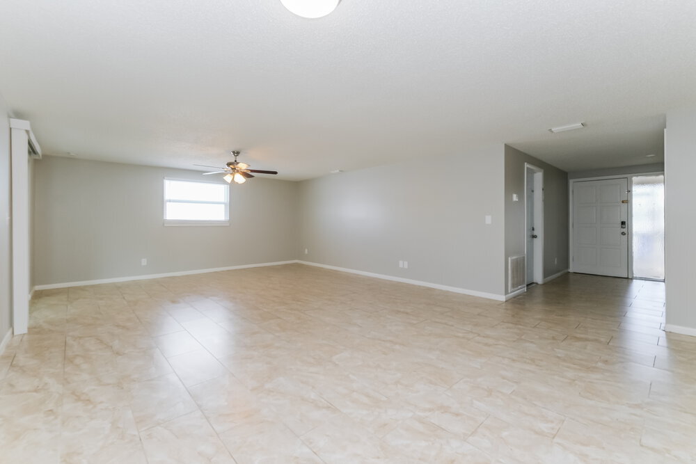 Building Photo - 516 Firefly Ln