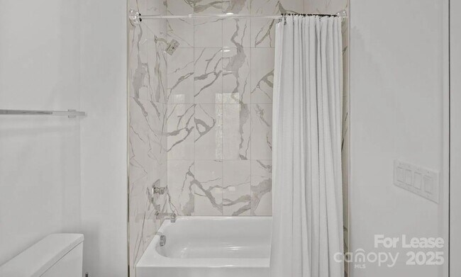 Building Photo - 2712 N Davidson St