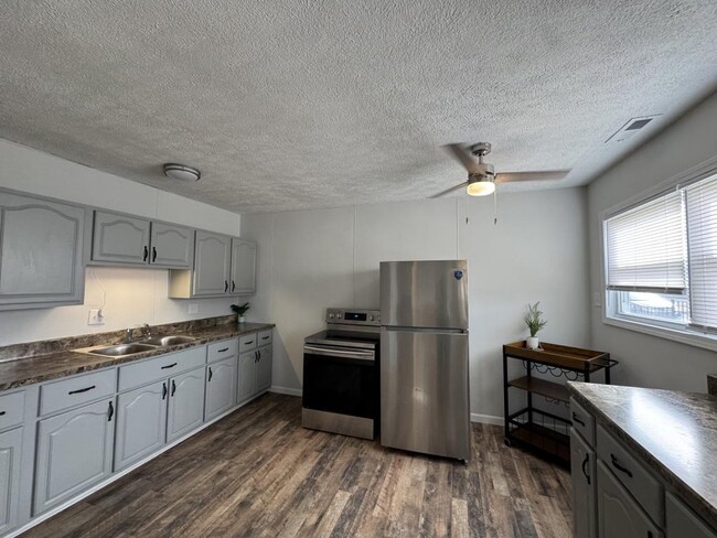 Building Photo - 4109 Weaver Ave