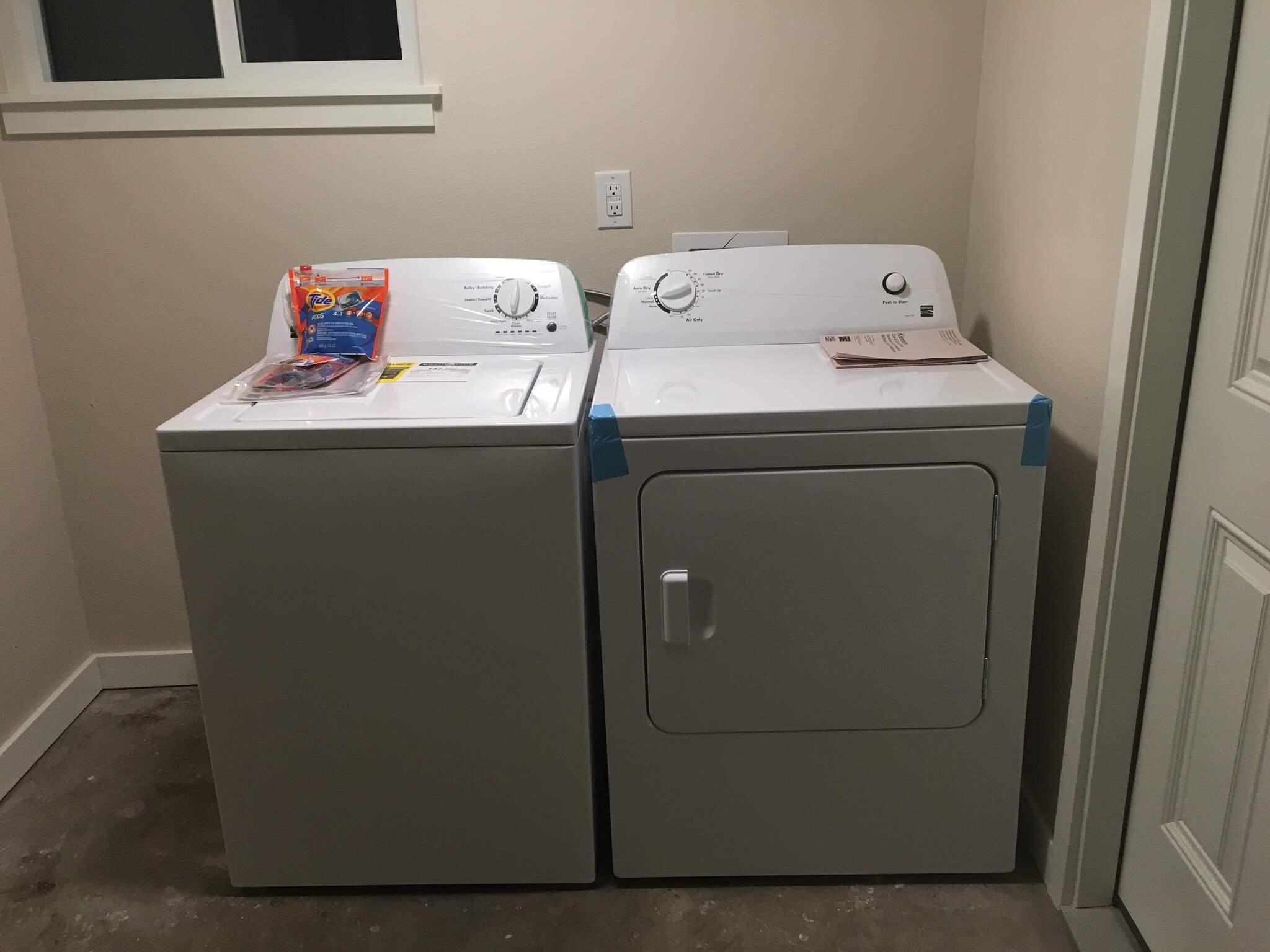 Building Photo - 8985 SW Center St