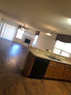 eat in kitchen, open concept. - 2872 Park Pl Dr