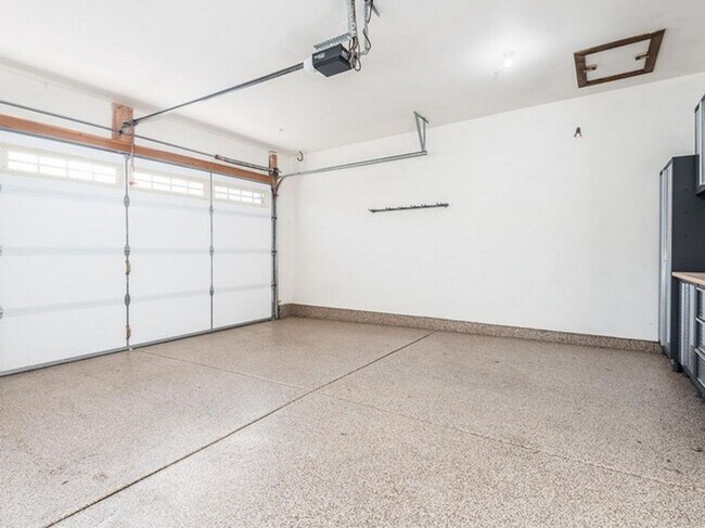 Building Photo - Desirable Black Rock Ridge with Mountain Views