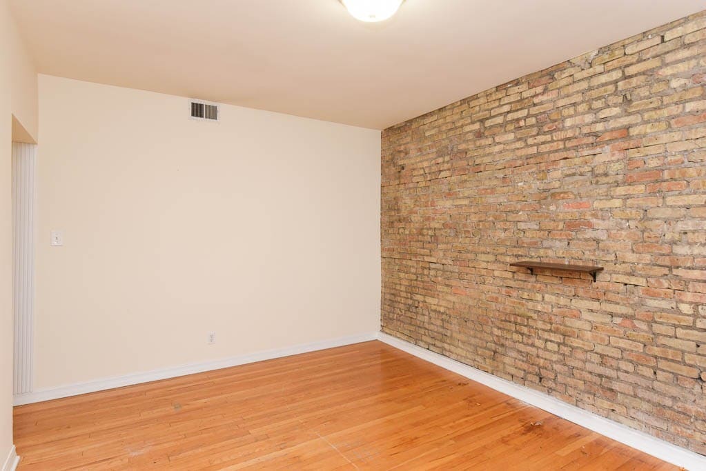 Building Photo - 3038 W Wellington Ave