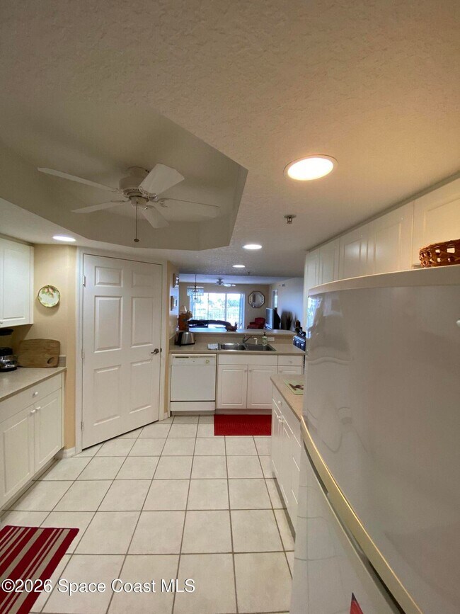 Building Photo - 8951 Lake Dr