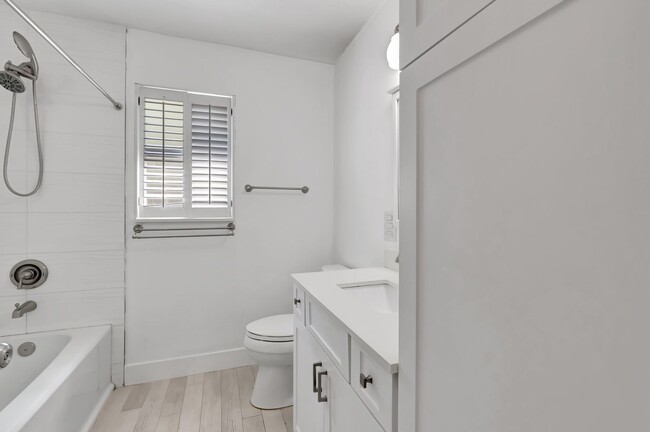 Building Photo - Boca Raton Modern Comfort Meets Florida Ch...