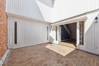 Building Photo - 1833 Saxony Ln