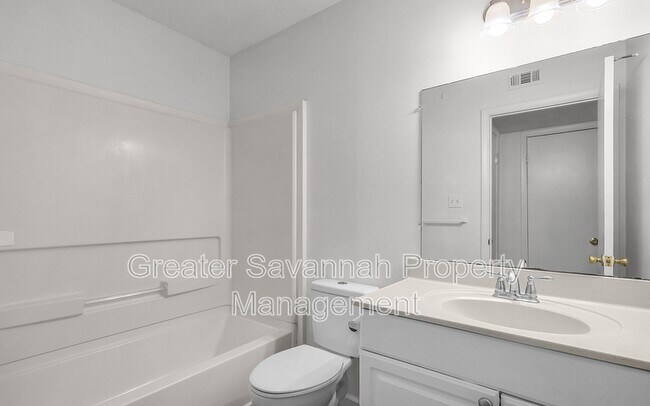 Building Photo - 401 N Cromwell Rd