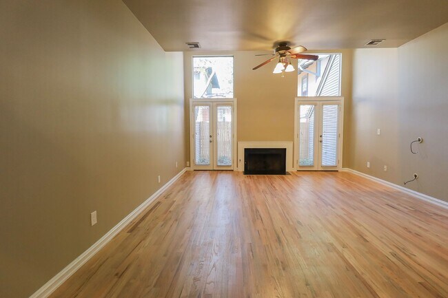 Building Photo - 1 Bed | 1.5 Bath Near Downtown Tulsa!