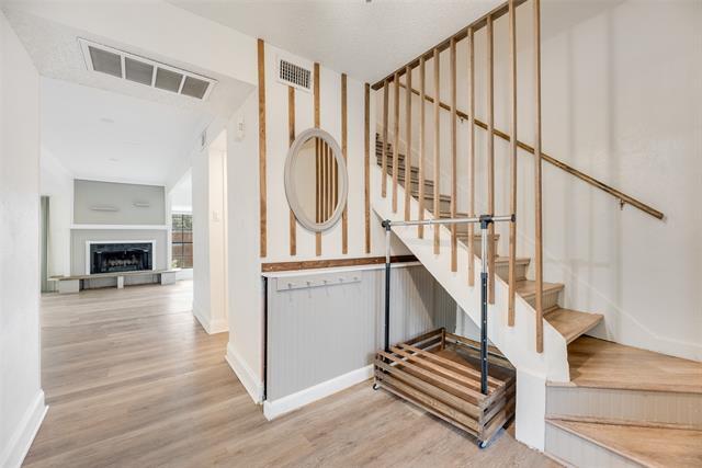 Building Photo - 2502 Tierra Dr