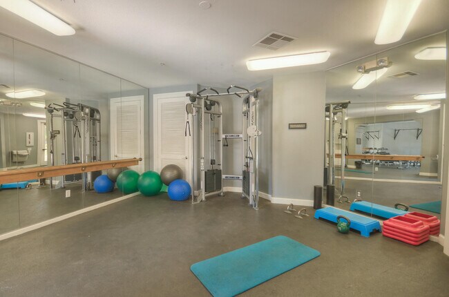 Building Photo - 15095 N Thompson Peak Pkwy
