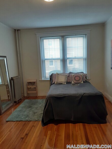 Building Photo - 90 Maple St