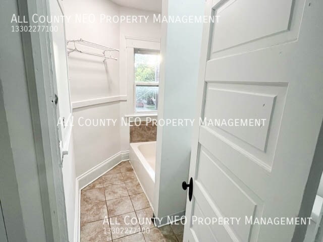 Building Photo - 3298 W 98th St