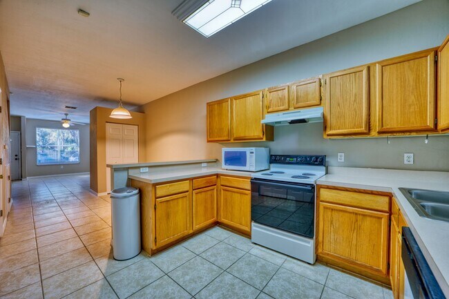 Building Photo - Beautiful Condo in Brighton Park! Move in ...