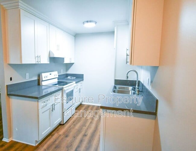 Building Photo - 1940 Los Feliz Dr