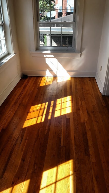 Building Photo - Fantastic and Bright Second Floor Duplex!