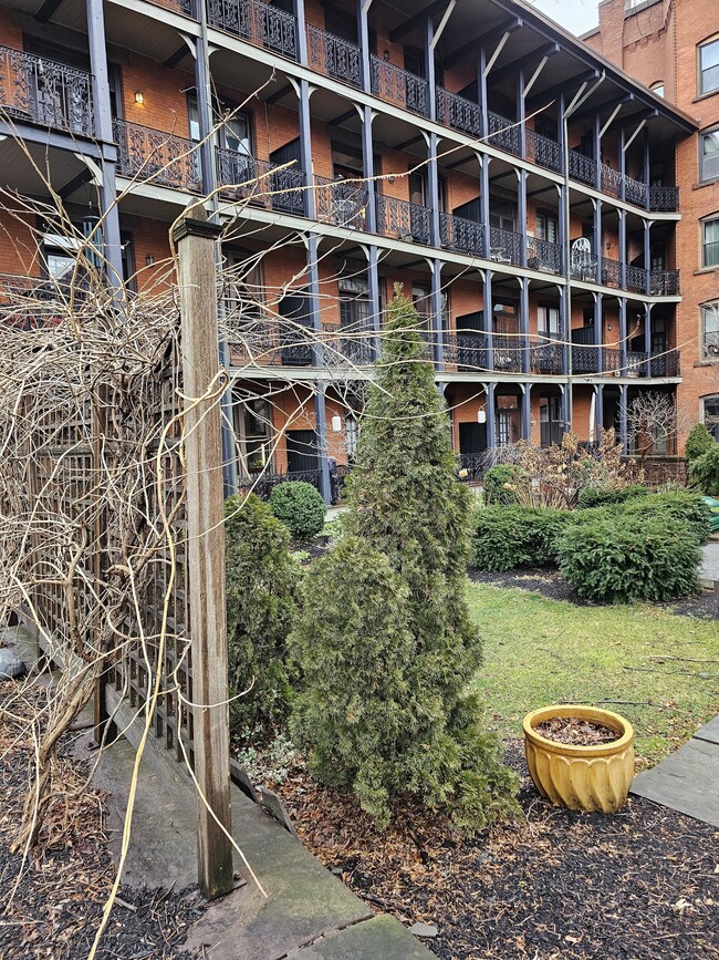 Building Photo - 1 Linden Pl