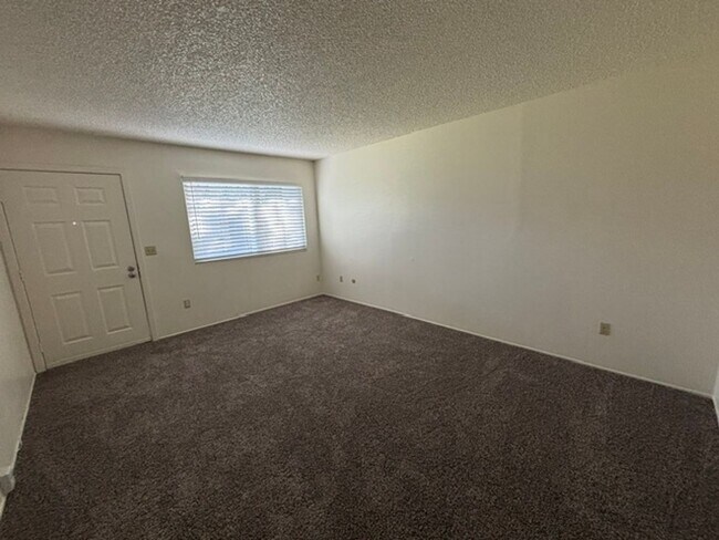 Building Photo - 8012 N Laurelglen Blvd