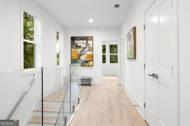 Building Photo - 24 Hutchinson St NE