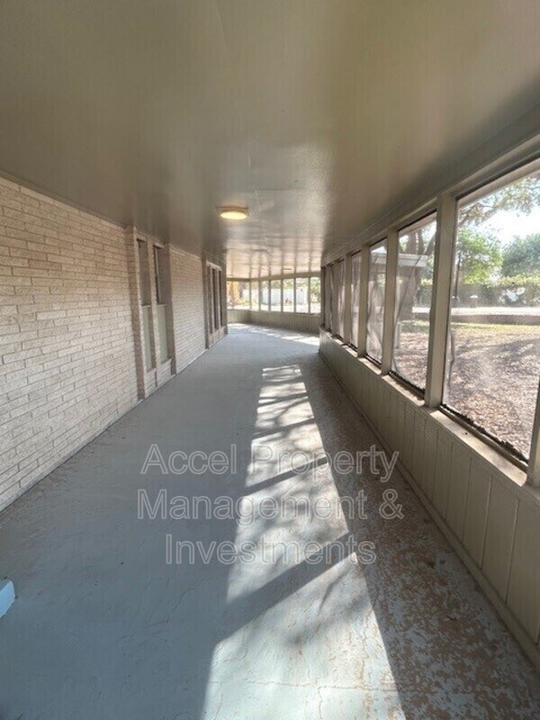 Building Photo - 1416 Grovewood Dr