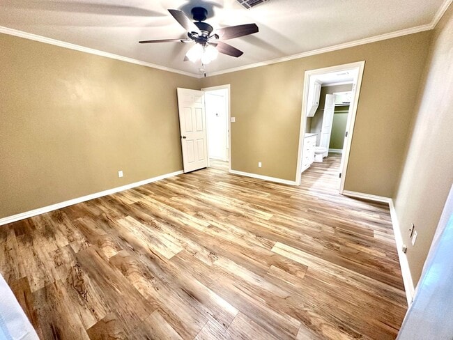Building Photo - **Application Received ** Available Now! Charming 4-Bedroom Home with Modern Kitchen & Spacious B...