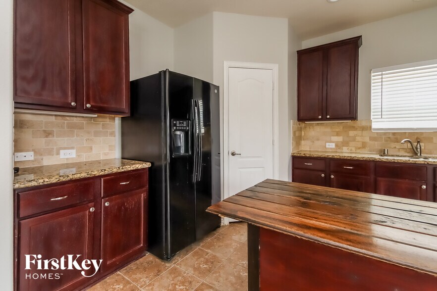 Building Photo - 517 Fieldhaven Ct