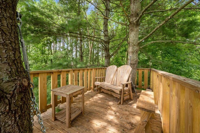Building Photo - Beautiful Brick Ranch Home in Franklin