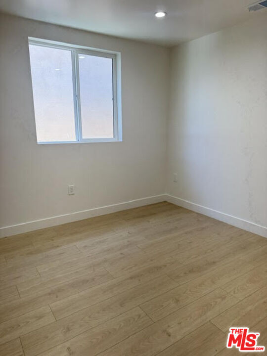 Building Photo - 1243 W 41st Pl