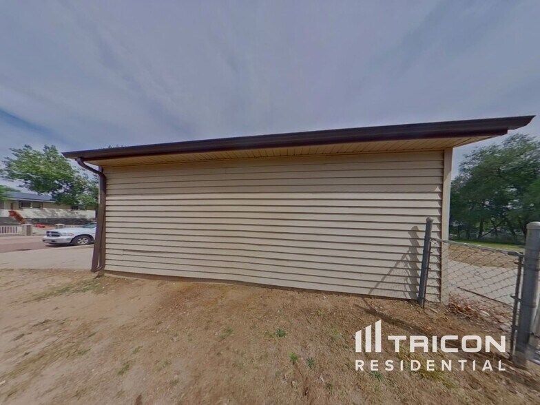Building Photo - 6821 Mescalero Dr