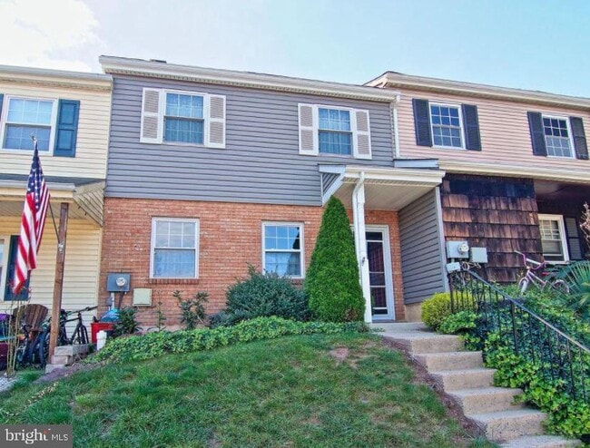 Building Photo - 214 Lexington Rd