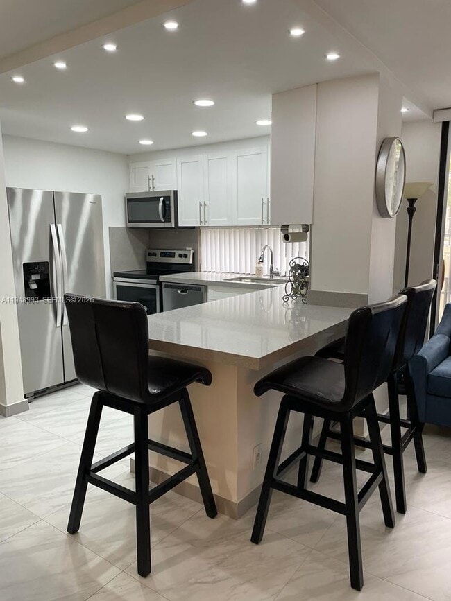 Building Photo - 16919 N Bay Rd