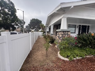 Building Photo - 1100 W 48th St