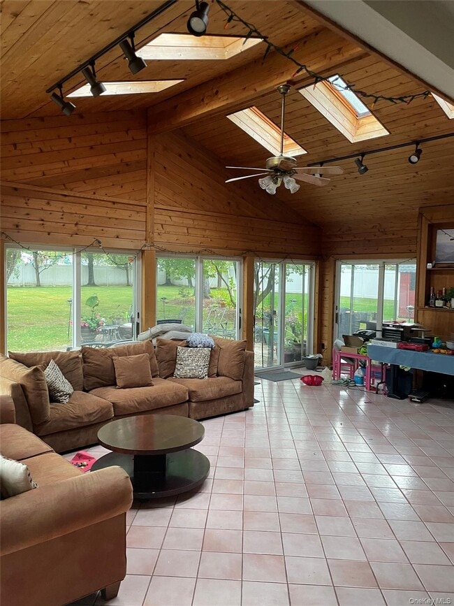 Building Photo - 291 N Little Tor Rd