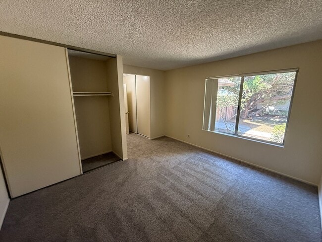 Building Photo - Beautifully Updated Camarillo Townhome