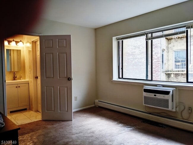 Building Photo - 206 Broad St