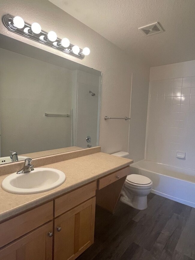 Building Photo - 805 Summer Hawk Dr