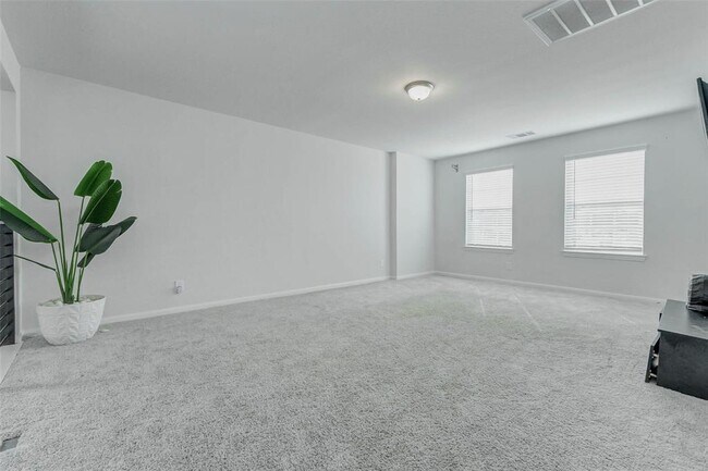 Building Photo - 15231 White Moss Dr
